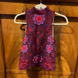 Elliatt (xs) Crop Sleeveless Shirt